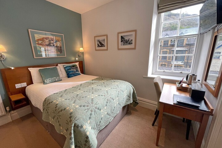 Room 8 of 113