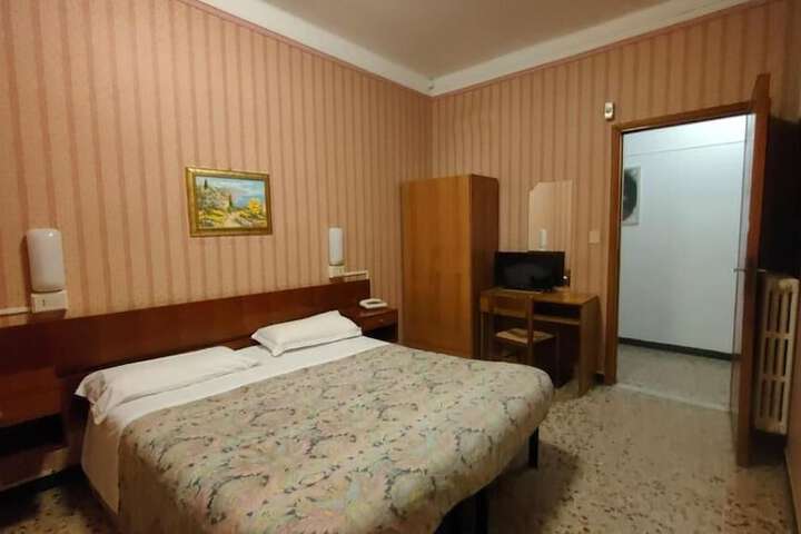 Room 6 of 21