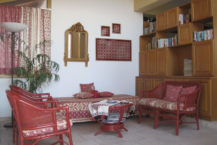 Room 11 of 33
