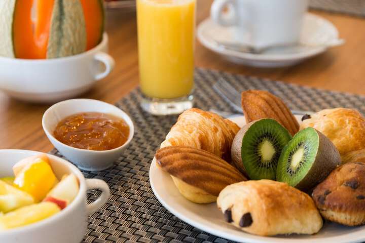 Breakfast/Coffee Service 25 of 32