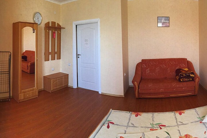 Room 27 of 93