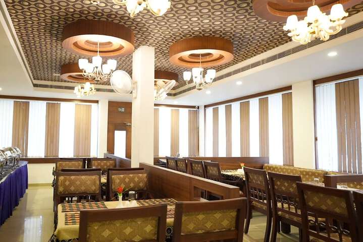 Dining 3 of 13