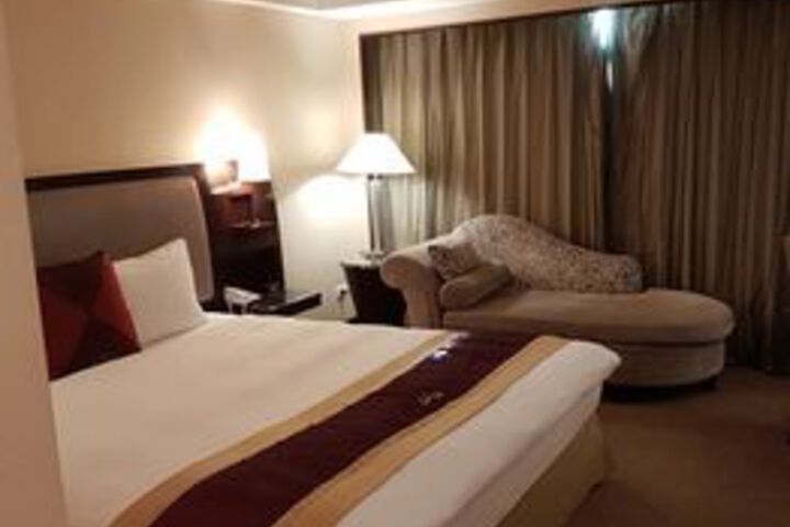 Room 53 of 82