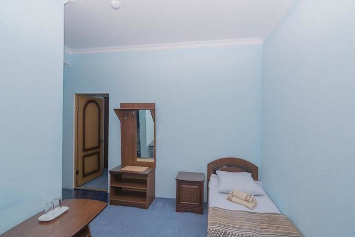 Room 11 of 37