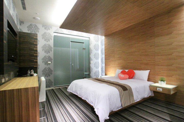 Room 2 of 48