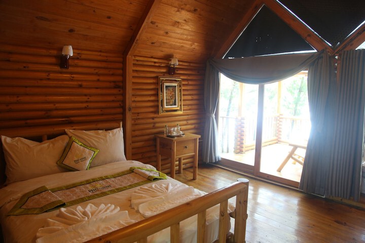 Room 2 of 41