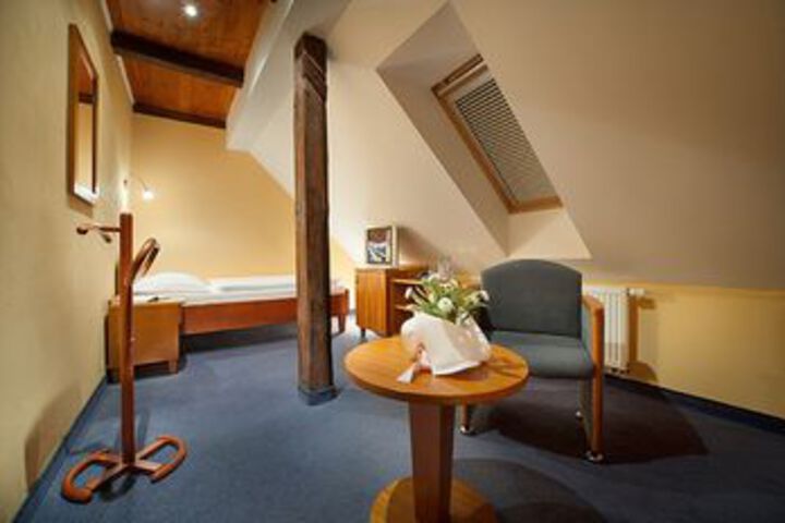 Room 12 of 34