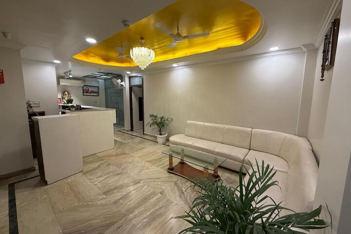Room 8 of 12