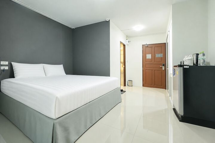Room 6 of 50