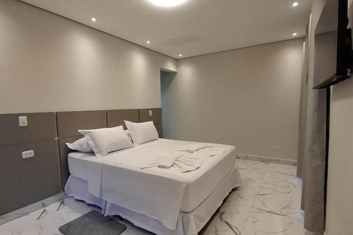 Room 10 of 36