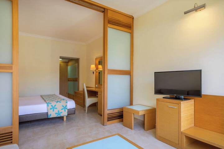 Room 17 of 82