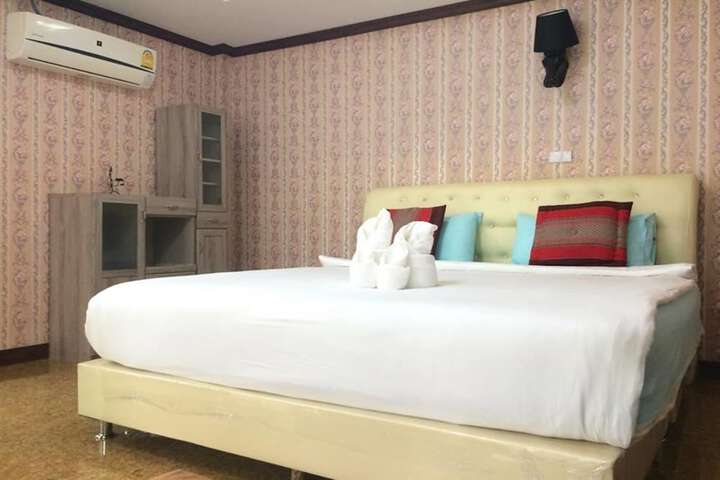 Room 10 of 26