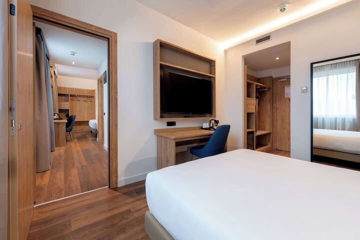 Room 14 of 43