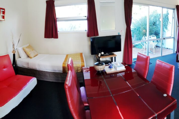 Room 33 of 76