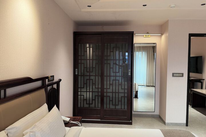 Room 8 of 13