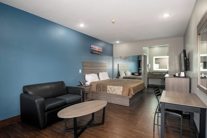 Room 14 of 76