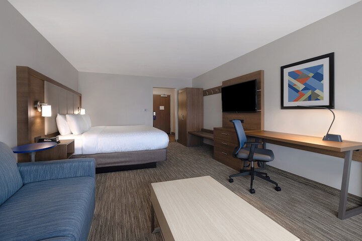 1 King Bed Accessible (3 of 21)