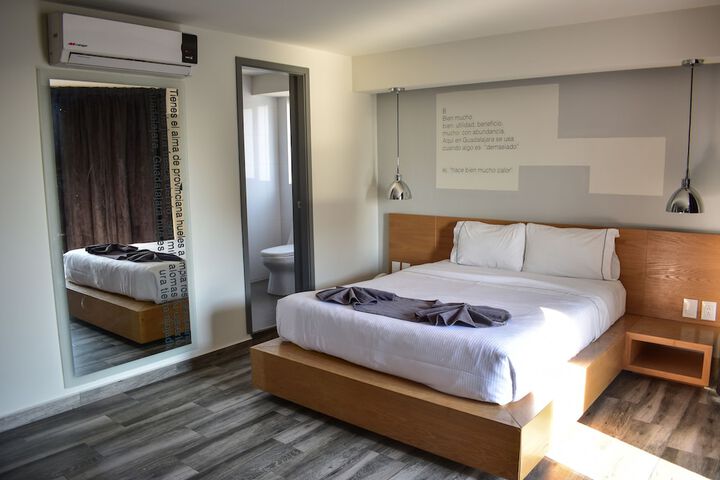 Room 10 of 66