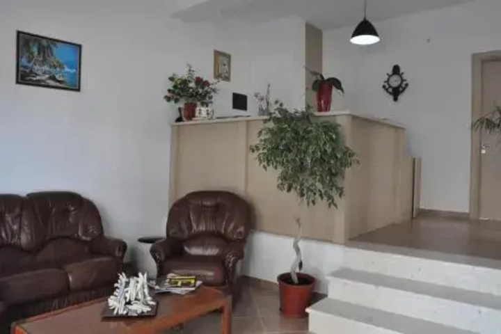 Room 4 of 11