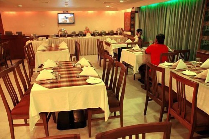 Dining 3 of 12