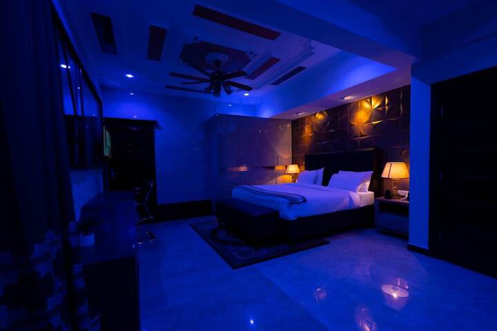 Room 30 of 43