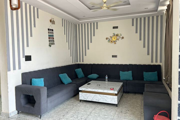 Room 14 of 28