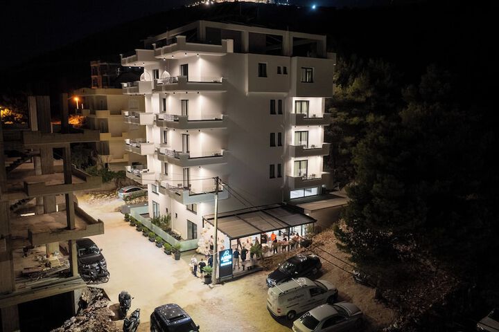 Hotel 97 of 100