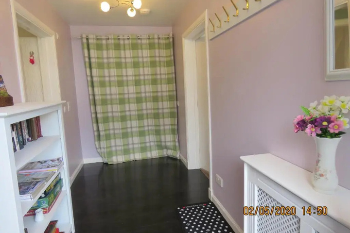 Room 6 of 8