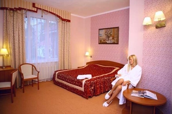 Room 8 of 43