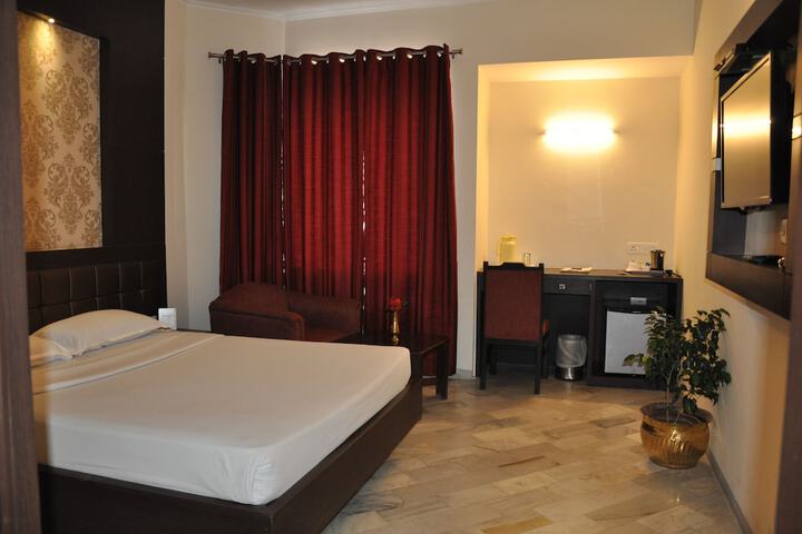 Room 4 of 24