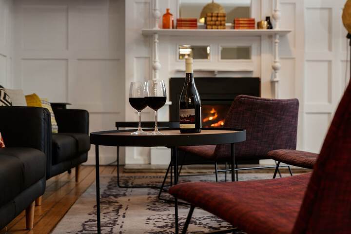 Lounge 36 of 50