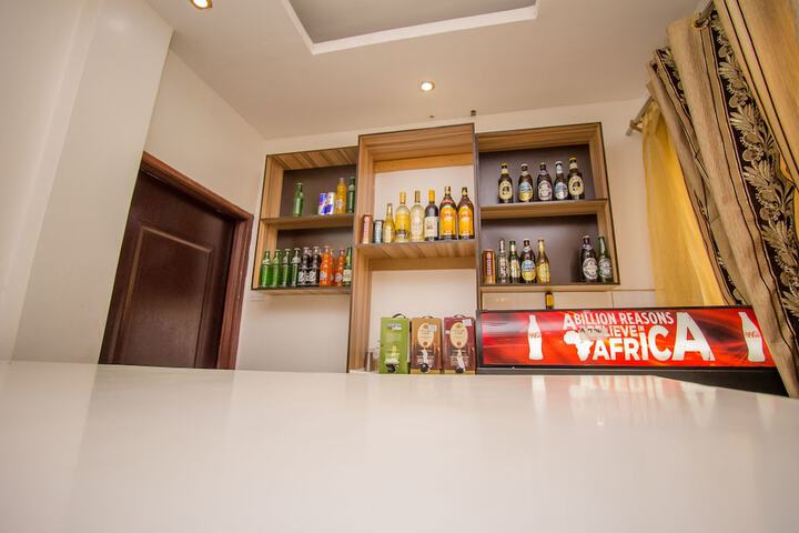 Lounge 27 of 39