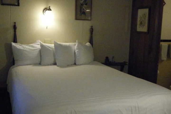 Room 4 of 15