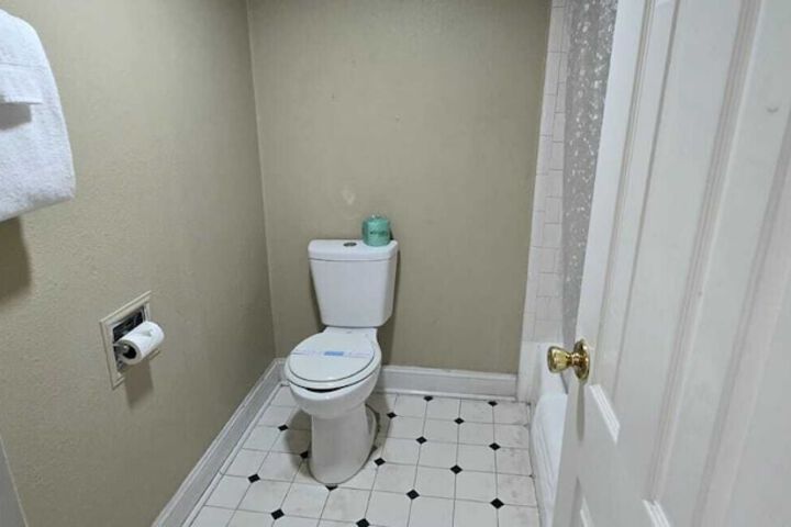 Room 53 of 66