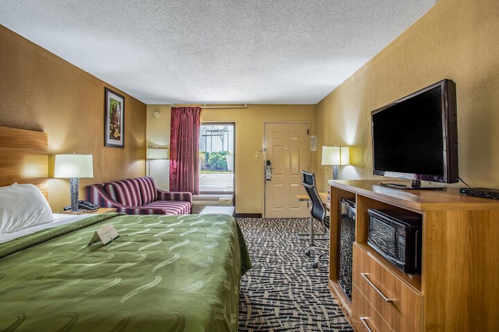 1 King Bed (1 of 13)