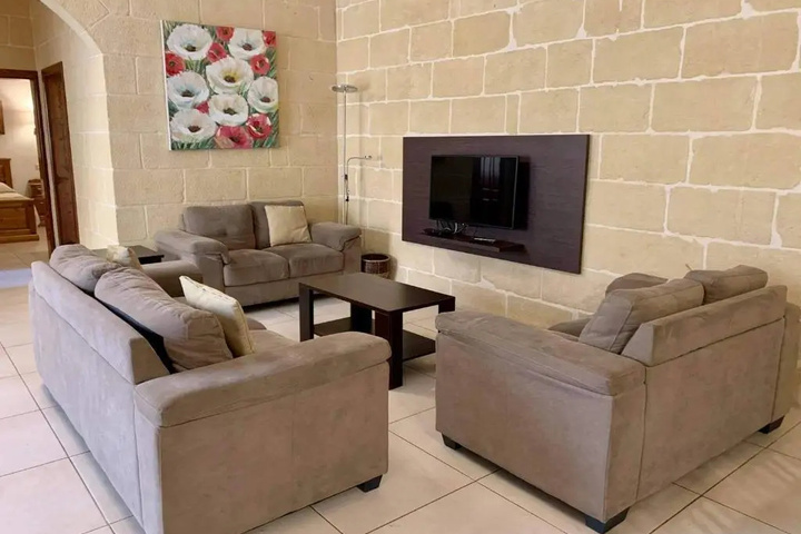 Exterior of Hofra Farmhouse - 5 bedroom farmhouse with private pool available