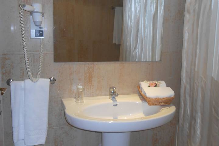 Room 3 of 25