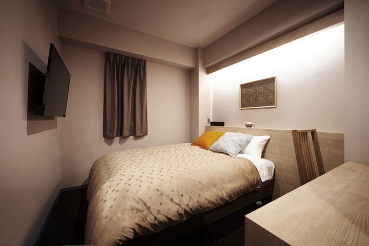 Room 9 of 33