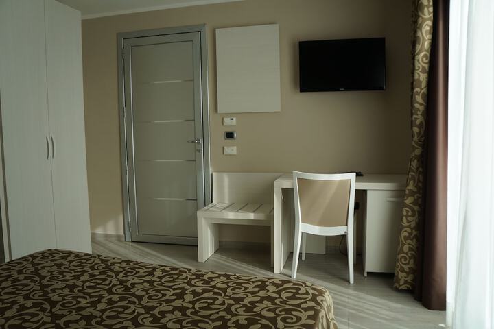 Room 3 of 66