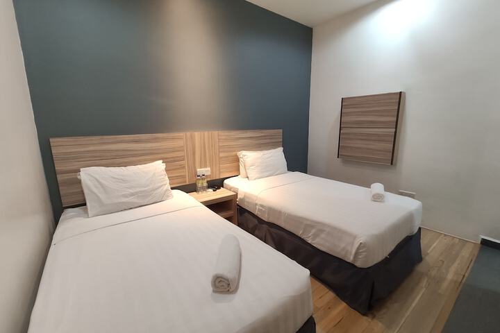 Room 2 of 31