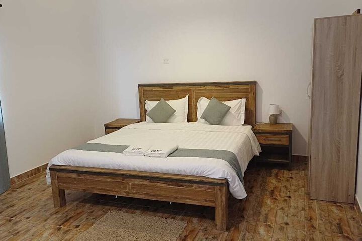 Room 6 of 14