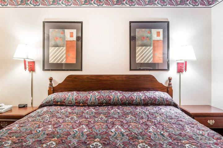 1 King Bed (12 of 12)