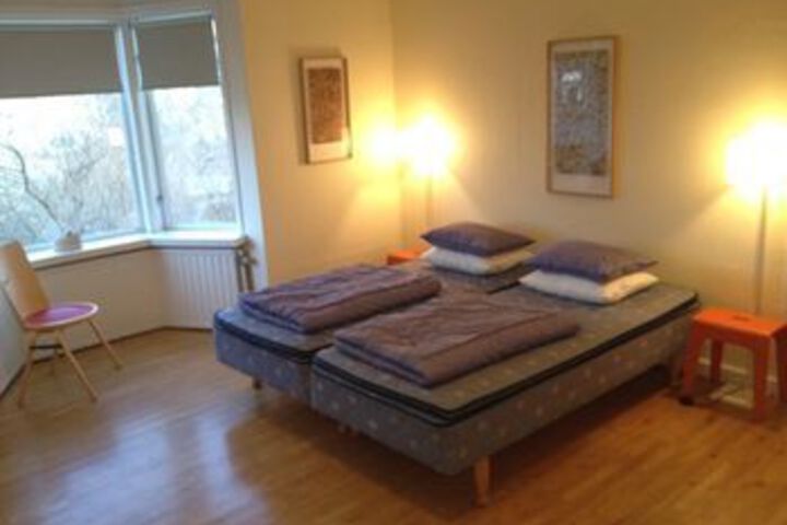 Room 8 of 12