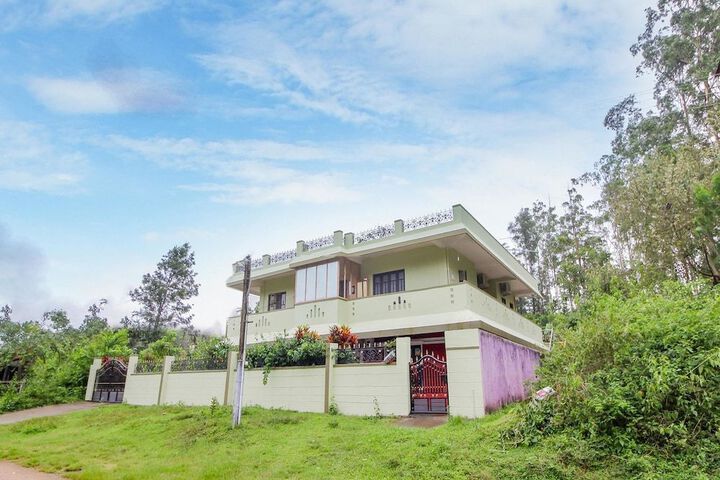 OYO 11961 BREEZEE HOMES