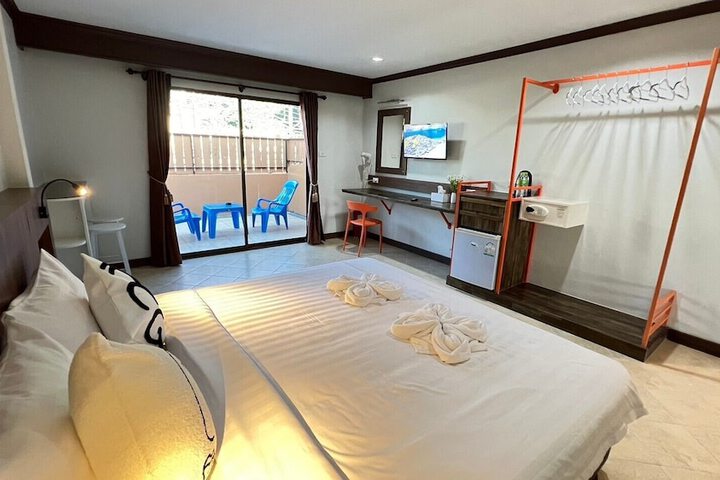 Room 3 of 77