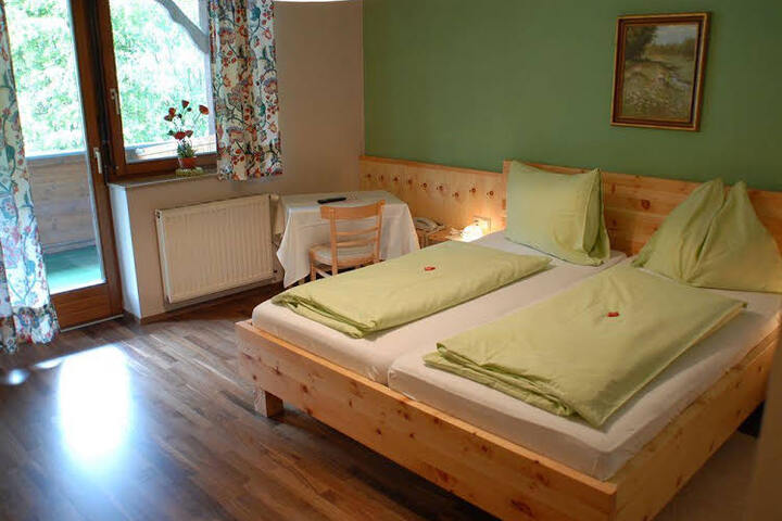 HOTEL BAERNTHALER