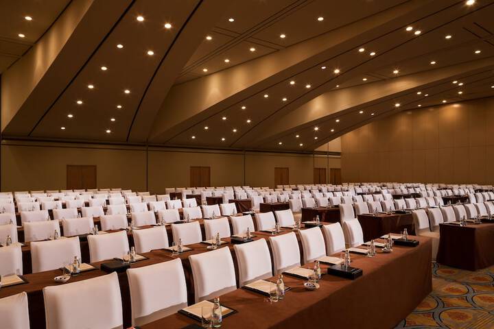 Ballroom/Hall 149 of 168