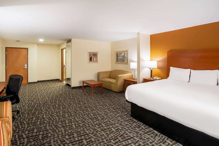 1 King Bed (13 of 13)