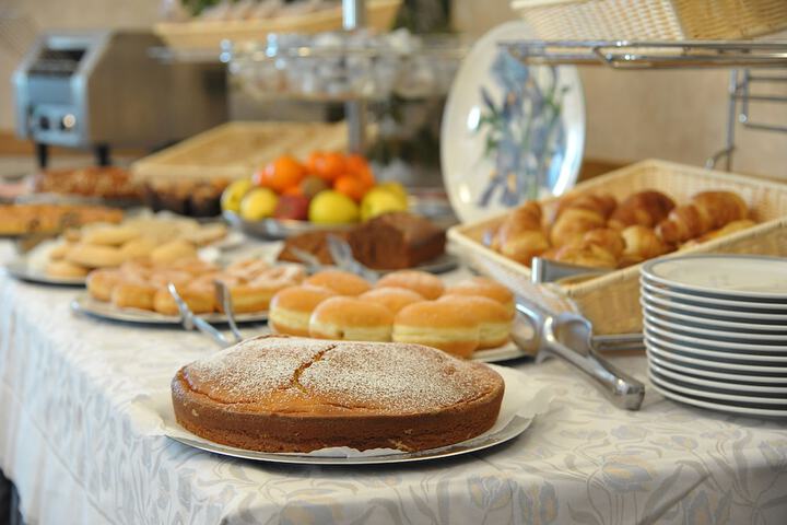 Breakfast/Coffee Service 30 of 41