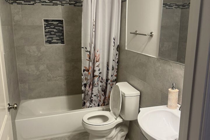 Room 5 of 6